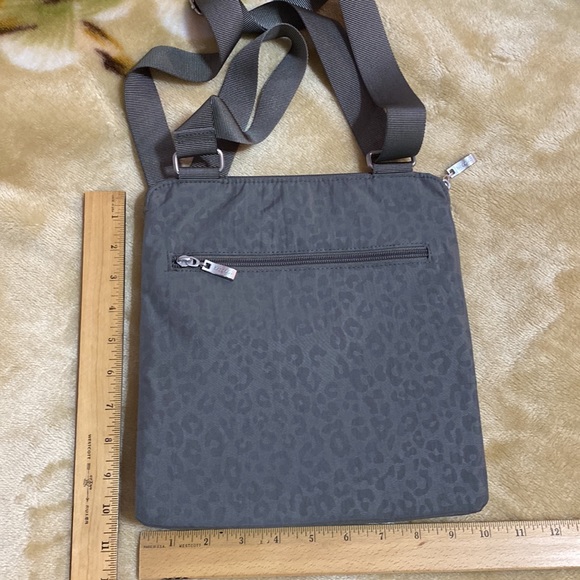 Baggalini crossbody like new - Picture 2 of 4